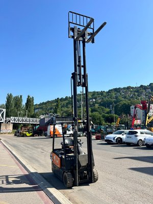 Chariot élévateur électrique Doosan B18T-7