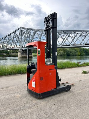 Chariot à mât rétractable électrique BT RRB2