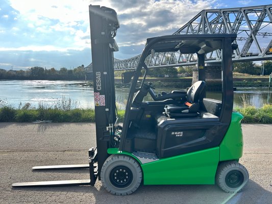 Chariot élévateur électrique CESAB B625II