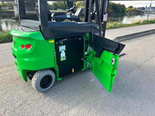 Chariot élévateur électrique CESAB B630II