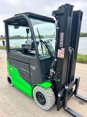 Chariot élévateur électrique CESAB B625II