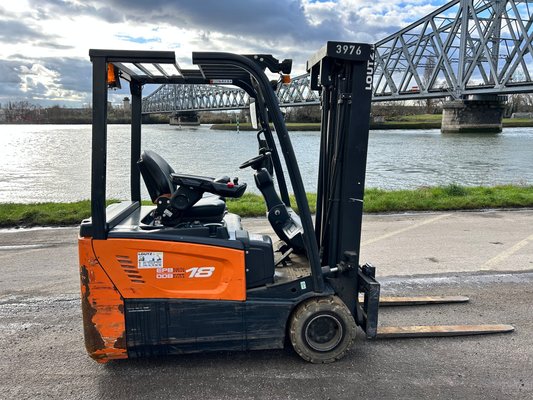 Chariot élévateur électrique Doosan B18T-7