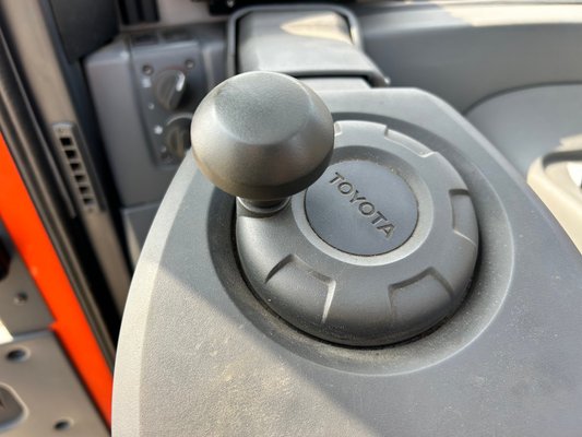 Chariot à mât rétractable Toyota RRE140HCC