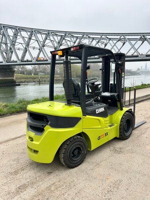Chariot élévateur diesel Clark GTS33D
