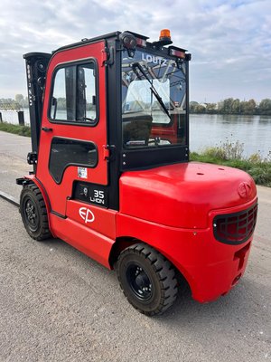 Chariot élévateur électrique EP Equipment EFL352