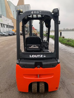 Chariot élévateur électrique Linde E16L-02