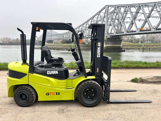 Chariot élévateur diesel Clark GTS33D
