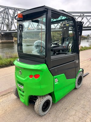 Chariot élévateur électrique CESAB B625II