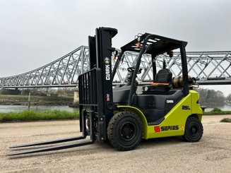 Chariot élévateur gaz Clark S25L - 1