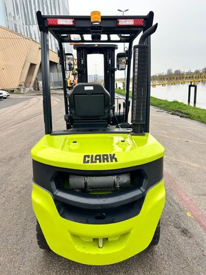 Chariot élévateur diesel Clark S30D