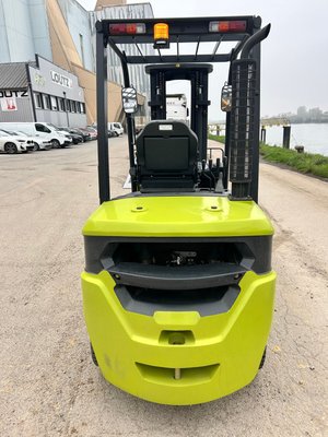 Chariot élévateur diesel Clark GTS33D