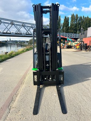 Chariot élévateur électrique CESAB B630II