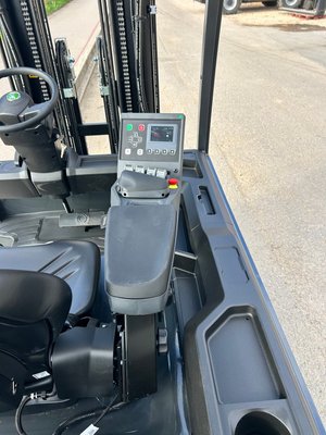 Chariot élévateur électrique CESAB B625II