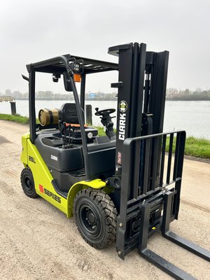 Chariot élévateur gaz Clark S25L