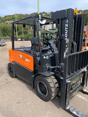 Chariot élévateur électrique Doosan B50XC-7