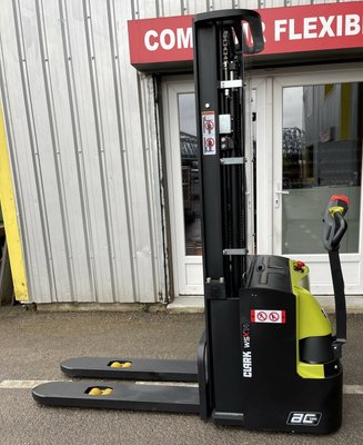 Gerbeur accompagnant Clark WSX14