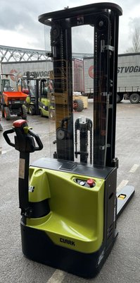 Gerbeur accompagnant Clark WSX14