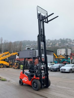 Chariot élévateur électrique EP Equipment EFL303