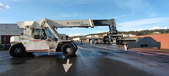 Reach stacker Terex TFC45 - 15