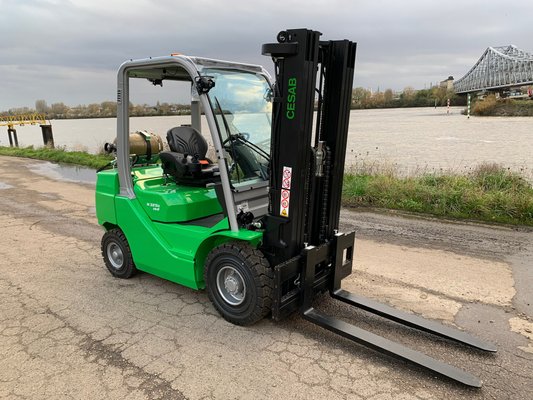 Chariot élévateur gaz CESAB M325H-GV