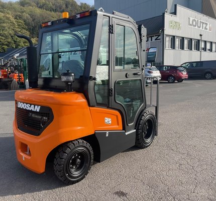 Chariot élévateur diesel Doosan D25NXS
