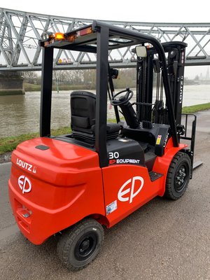Chariot élévateur électrique EP Equipment EFL303