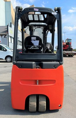 Chariot élévateur électrique Linde E16H-02