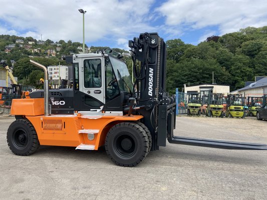 Chariot élévateur lourd diesel Doosan D160S-7