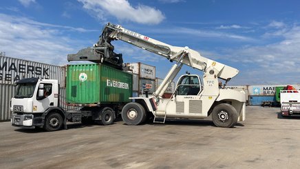 Reach stacker Terex TFC45 - 4