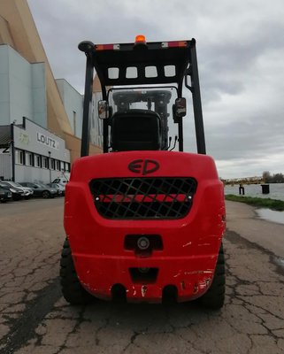 Chariot élévateur diesel EP Equipment CPCD30T8