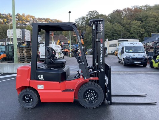 Chariot élévateur électrique EP Equipment EFL252