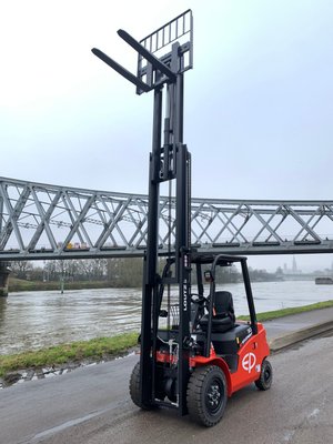 Chariot élévateur électrique EP Equipment EFL303