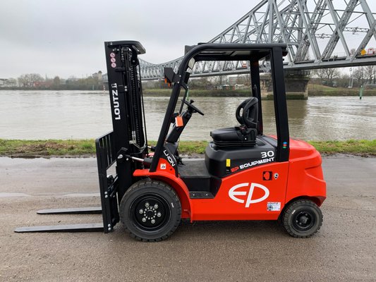 Chariot élévateur électrique EP Equipment EFL303