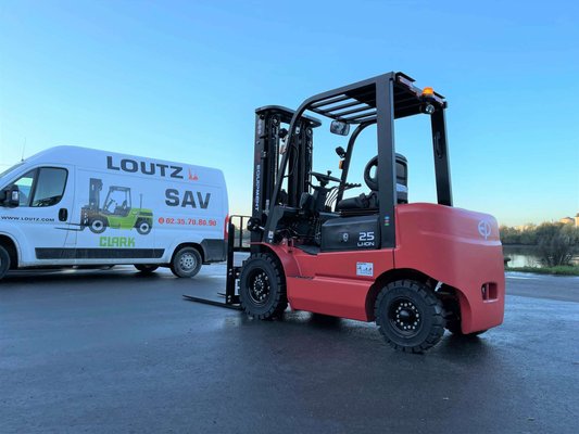 Chariot élévateur électrique EP Equipment EFL252