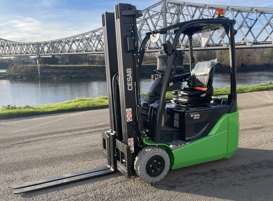 Chariot élévateur électrique CESAB B316II