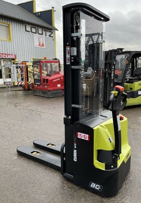 Gerbeur accompagnant Clark WSX14