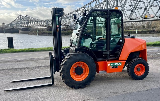 Chariot élévateur tout terrain Ausa C251H