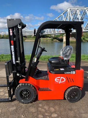 Chariot élévateur électrique - EFL181
