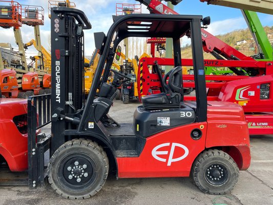 Chariot élévateur diesel EP Equipment CPCD30T8