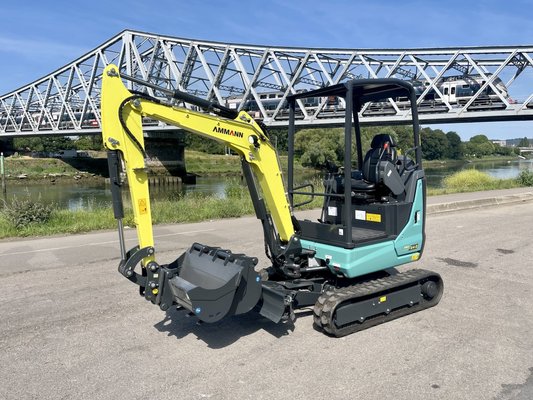 Mini pelle sur chenilles Ammann AMX24-2