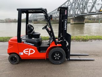 Chariot élévateur électrique EP Equipment EFL303 - 10