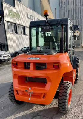 Chariot élévateur tout terrain Ausa C251H