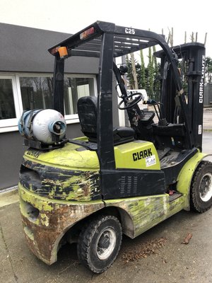 Chariot élévateur gaz Clark C25L
