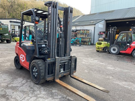 Chariot élévateur diesel EP Equipment CPCD30T8