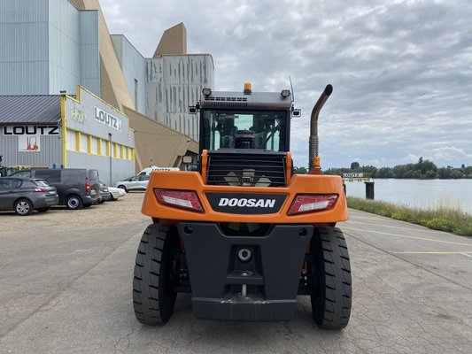 Chariot élévateur lourd diesel Doosan D160S-7