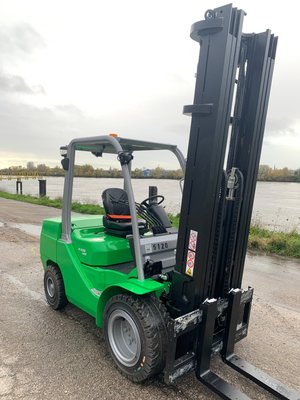 Chariot élévateur diesel CESAB M335DV