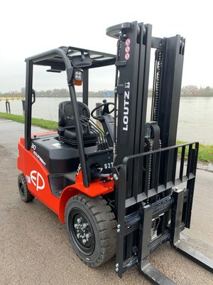 Chariot élévateur électrique EP Equipment EFL303