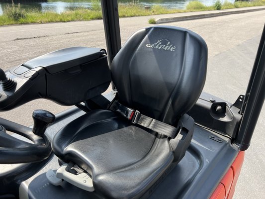 Chariot élévateur électrique Linde E16H-02