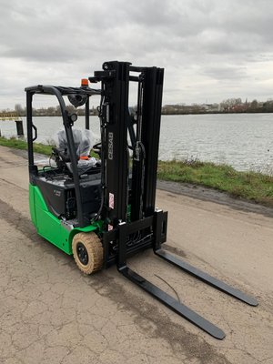 Chariot élévateur électrique CESAB B316II