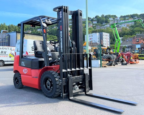 Chariot élévateur électrique EP Equipment EFL252